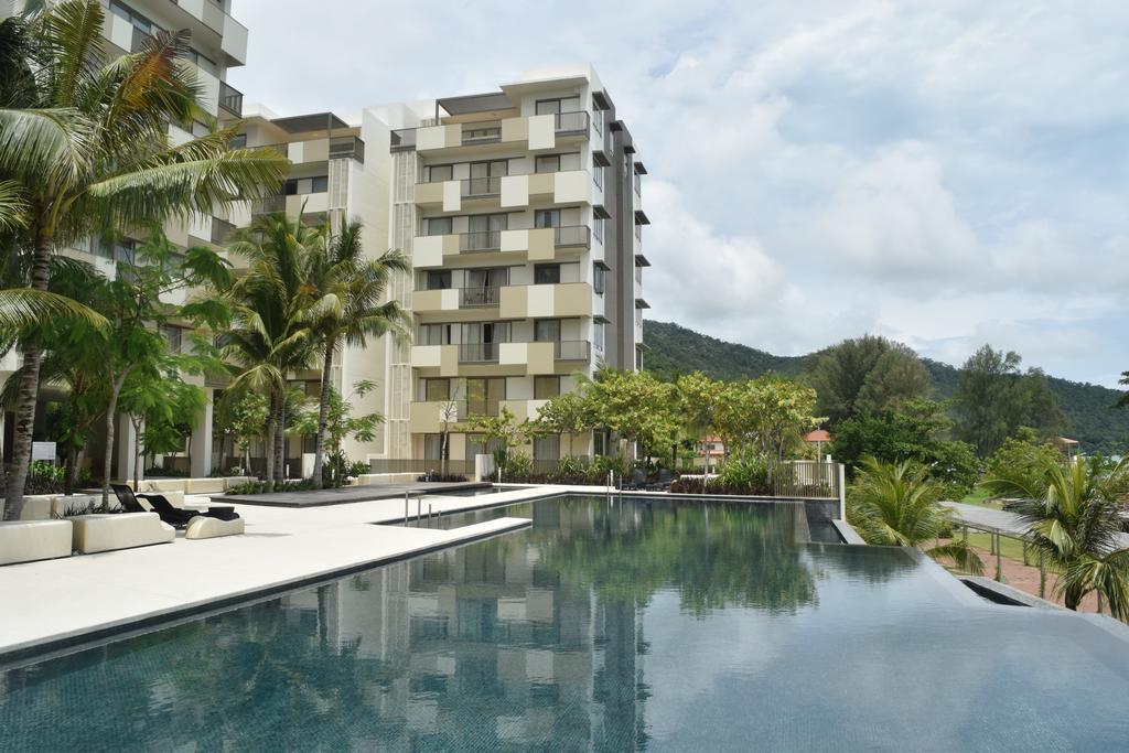 By The Sea Beachfront Penang Batu Ferringhi Exterior photo