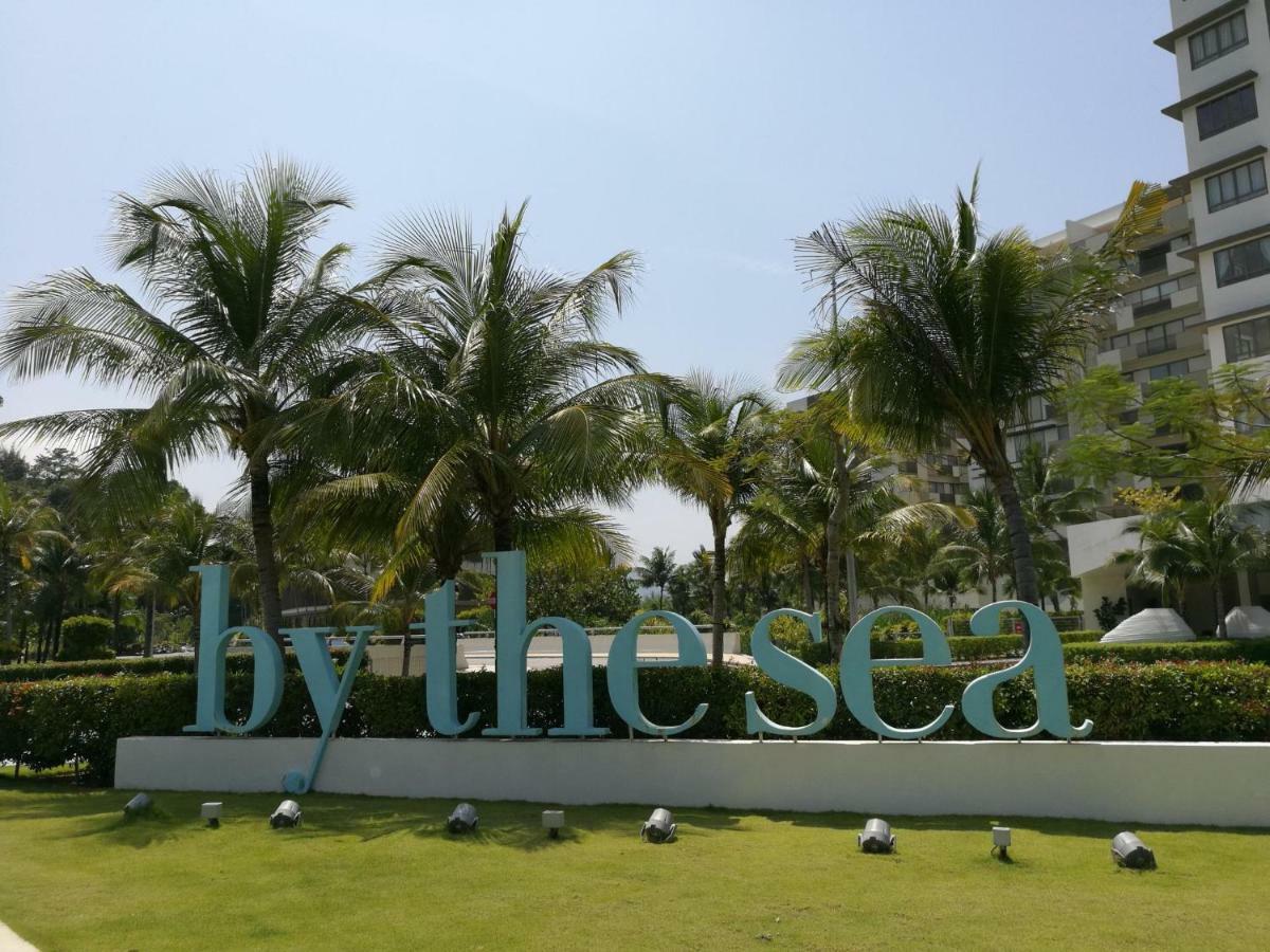 By The Sea Beachfront Penang Batu Ferringhi Exterior photo